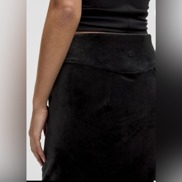 lululemon athletica Dresses & Skirts - Lululemon Scuba HR Mini Skirt Velvet Size M NWT